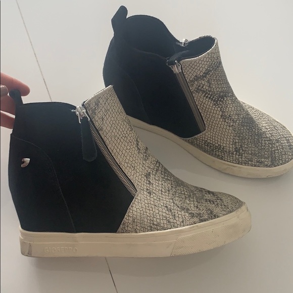 Shoes - Picture 2 of 3